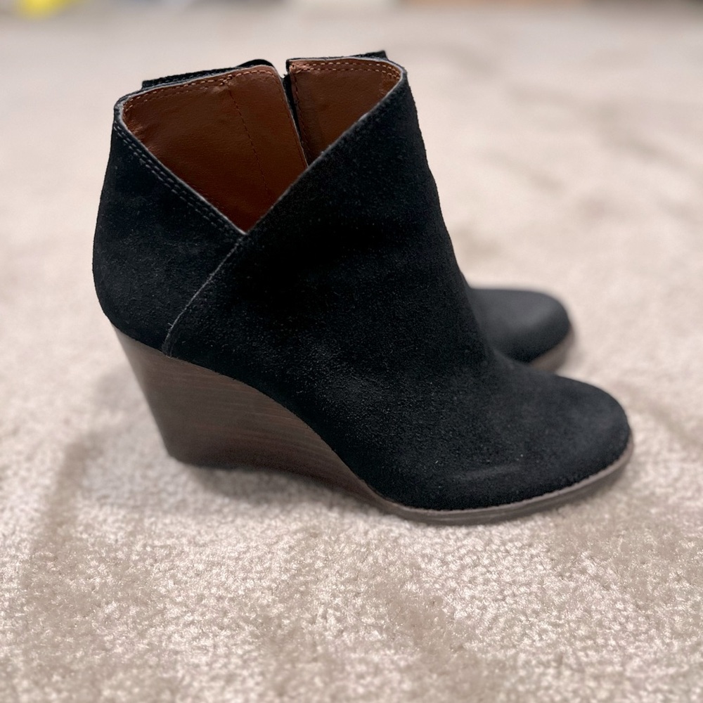 Lucky Brand Yakeena Black Suede Wedge Ankle Boots Women s Size 8.5M